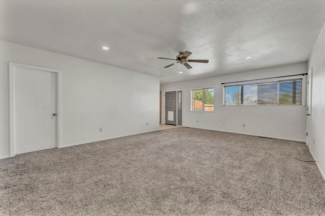 Building Photo - 3197 Susileen Dr