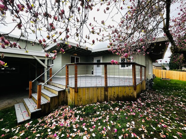 Building Photo - 4 Bedroom East Bremerton with Large Yard