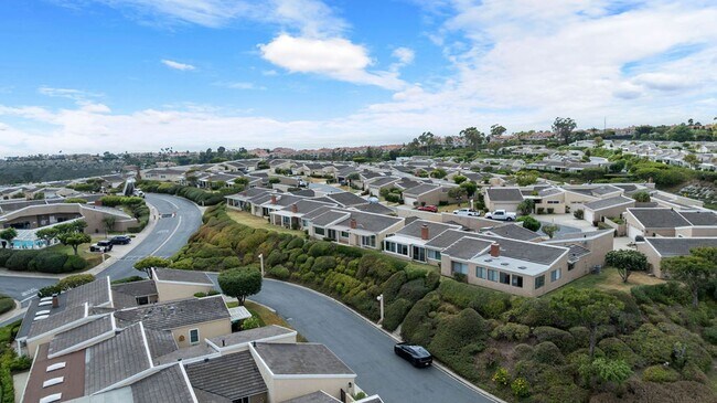 Building Photo - Charming 2 Bedroom Coastal Retreat with Pa...