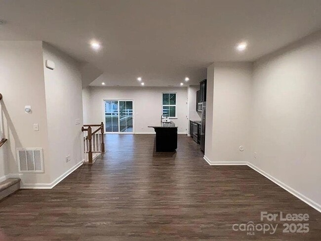 Building Photo - 2596 Grantham Place Dr