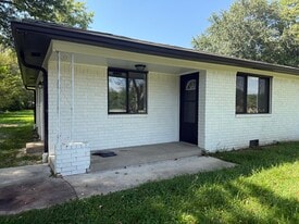Building Photo - 890 N Avon Ave