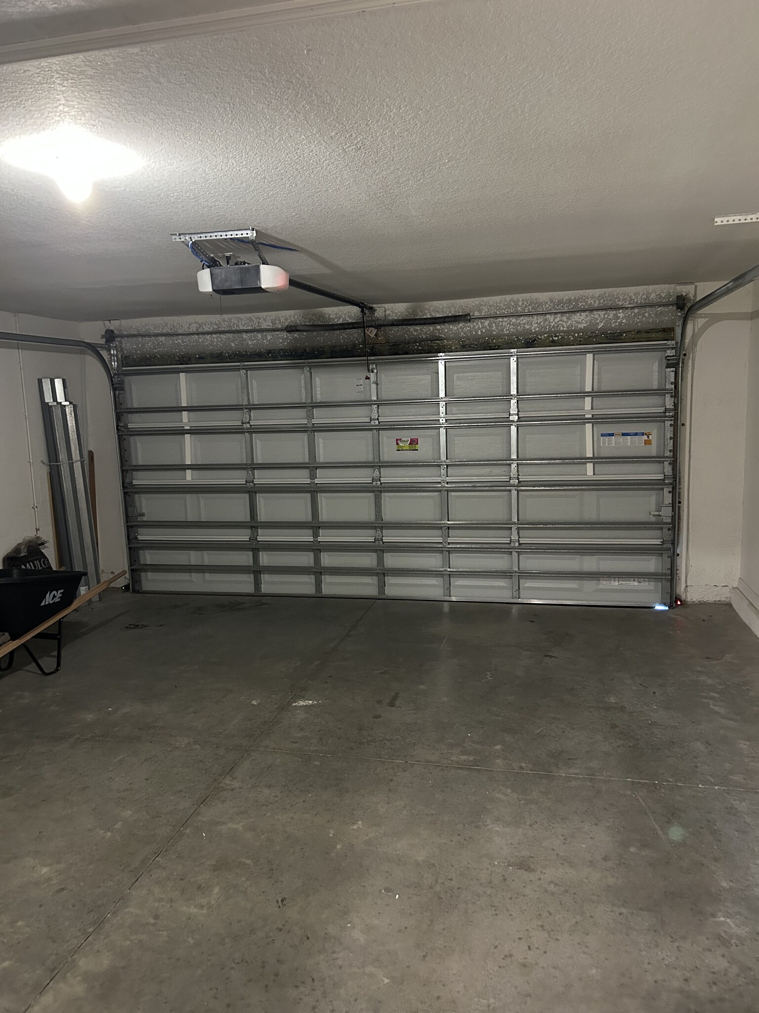 Garage - 120 NW 25th Ave