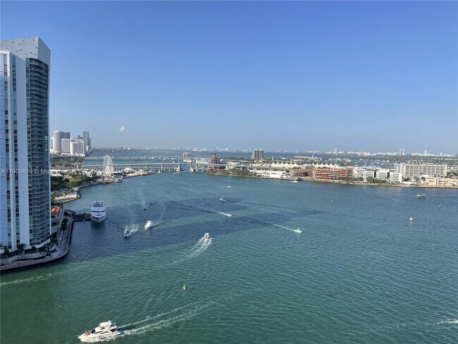 Building Photo - 888 Brickell Key Dr