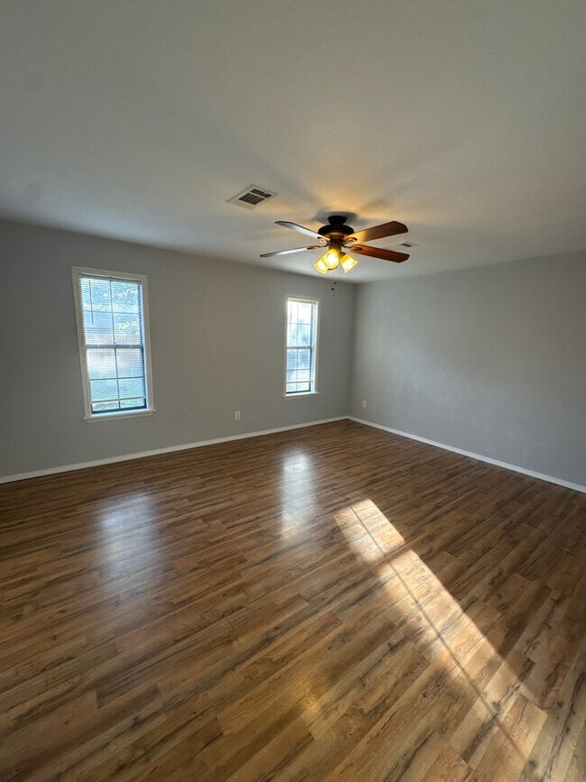 Building Photo - 9515 Kingswalk St