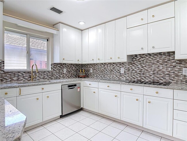 Building Photo - 289 Gull Dr S