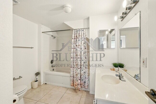 Building Photo - 4005 Venetian Bay Dr