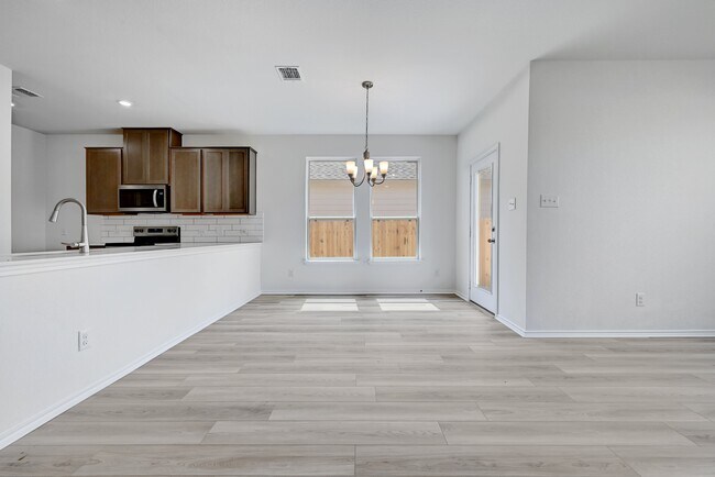 Building Photo - 216 Skipping Stone Run