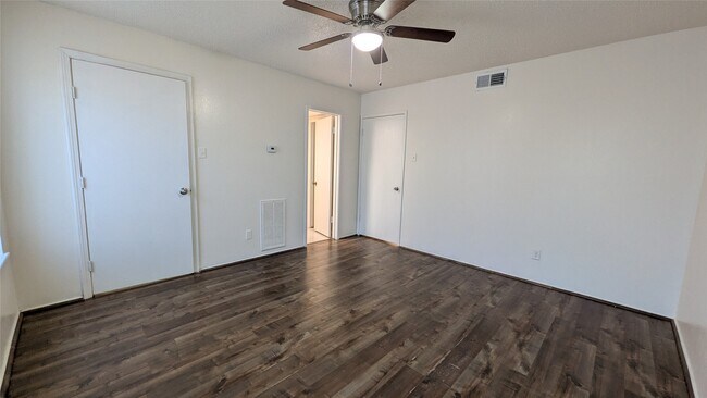 Building Photo - 3131 Southwest Fwy