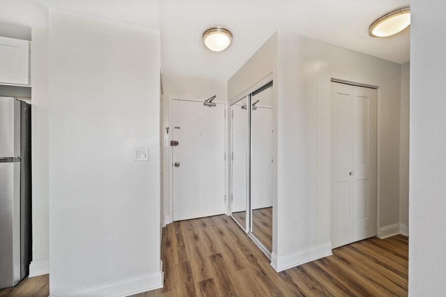 Building Photo - 1460 N Sandburg Ter