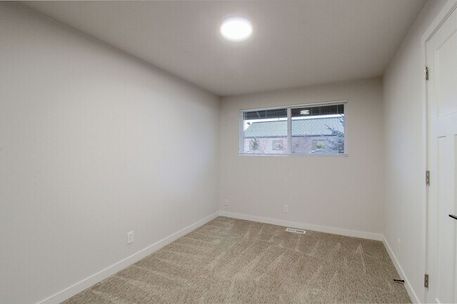 Building Photo - Midvale
