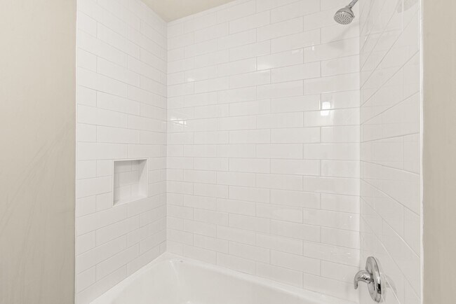 Building Photo - 3 Bedroom home in Coventry Woods!