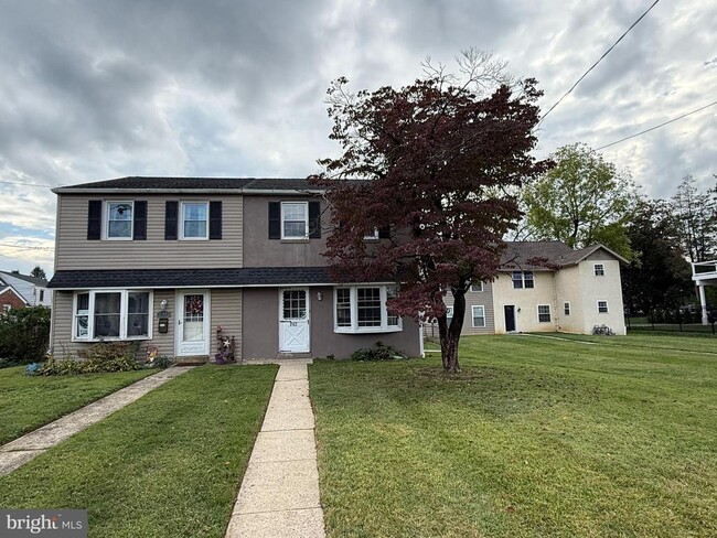 Building Photo - 742 S Matlack St