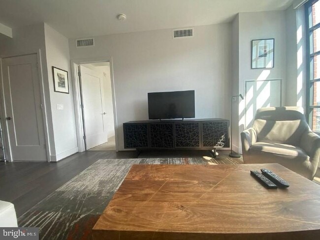 Building Photo - 45 Sutton Square SW