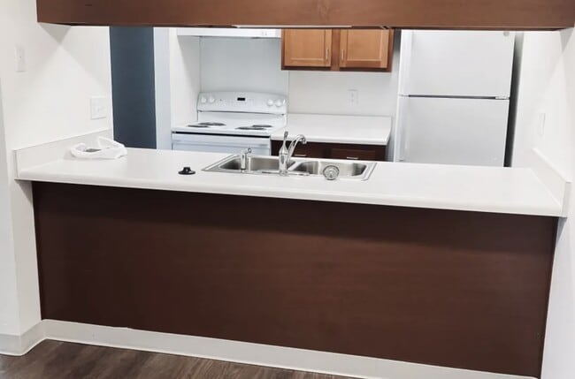 Building Photo - 260 N Maple Rd