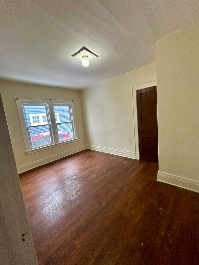 Building Photo - 810 Seeley Rd