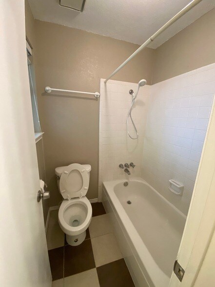 Building Photo - 5824 Storm Dr