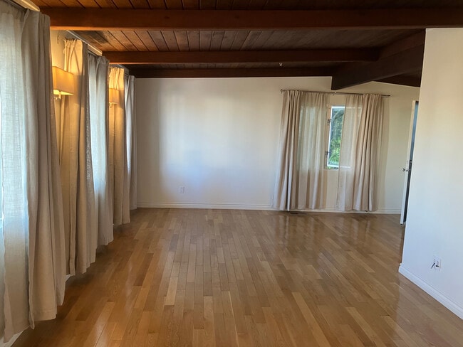 Living Room - 625 S Catalina Ave