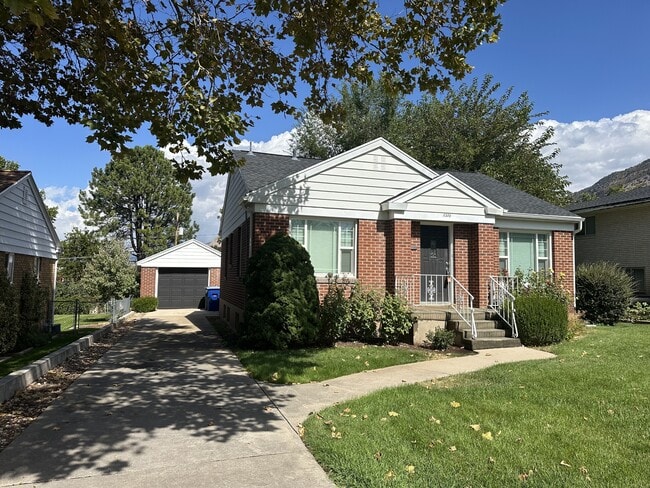 Building Photo - 1376 Darling St