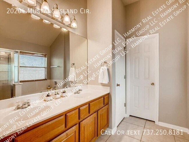 Building Photo - 20204 Mustang Island Cir