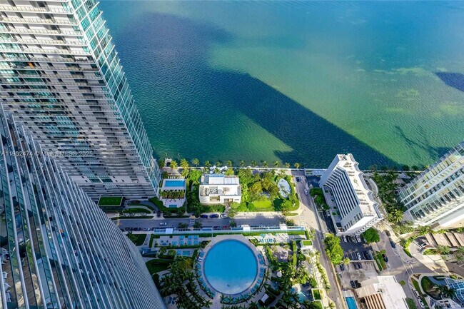 Building Photo - 480 NE 31st St