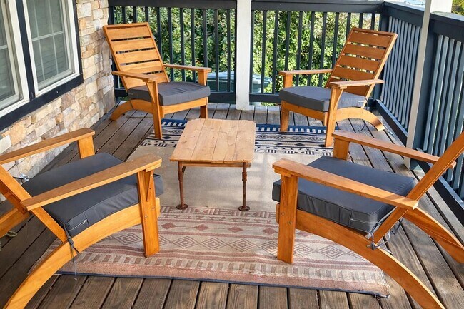 Building Photo - 1903 E 13th St