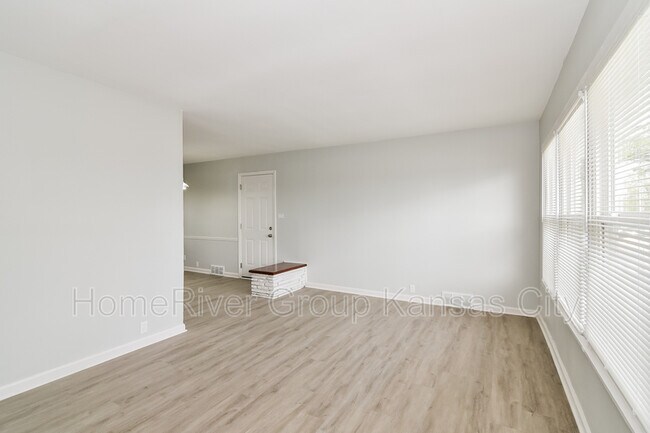 Building Photo - 7104 Longview Rd