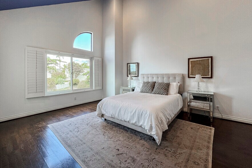 Building Photo - 4505 Carpinteria Ave