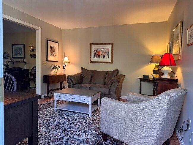 Building Photo - 15 Parlowtown Rd