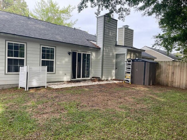 Building Photo - Great two bedroom, two bath duplex in Hunters Creek.