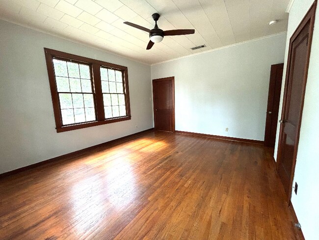 Building Photo - 800 N Mound St