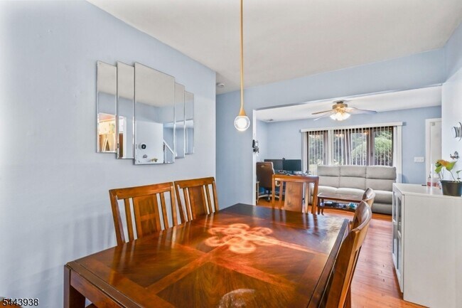 Building Photo - 57 Ivanhoe Ter