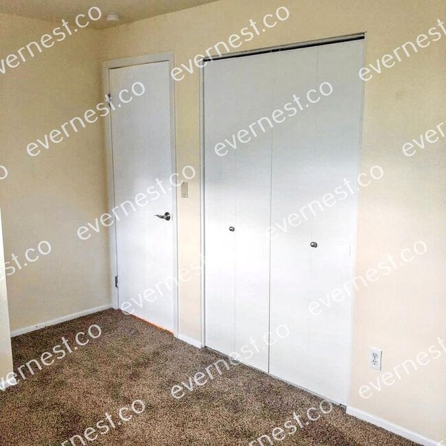 Building Photo - Beautiful 4-Bedroom Home with Modern Comfo...