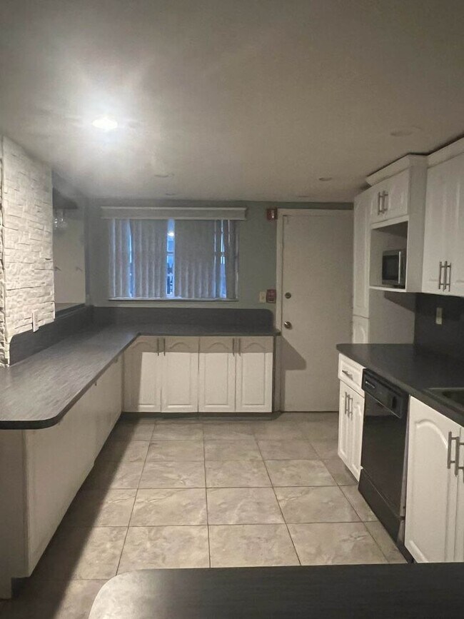 Building Photo - 5281 NW 180th Ter