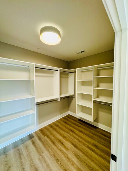 Building Photo - 117 W Wisconsin Ave