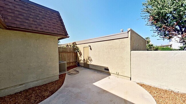 Building Photo - 8592 Cornwall Cir