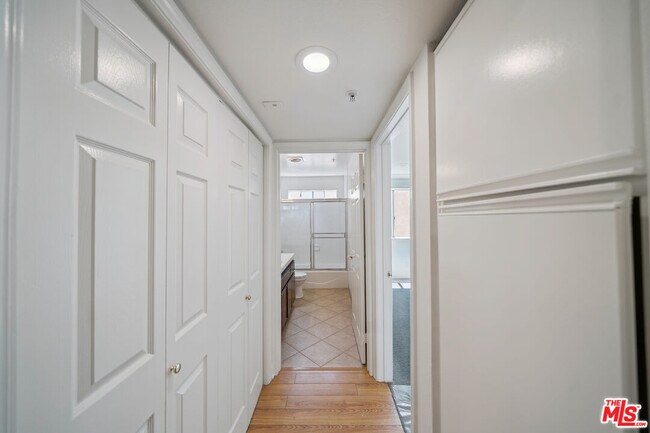 Building Photo - 1508 Greenfield Ave
