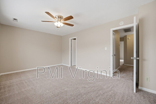 Building Photo - 5140 Glenwood Way