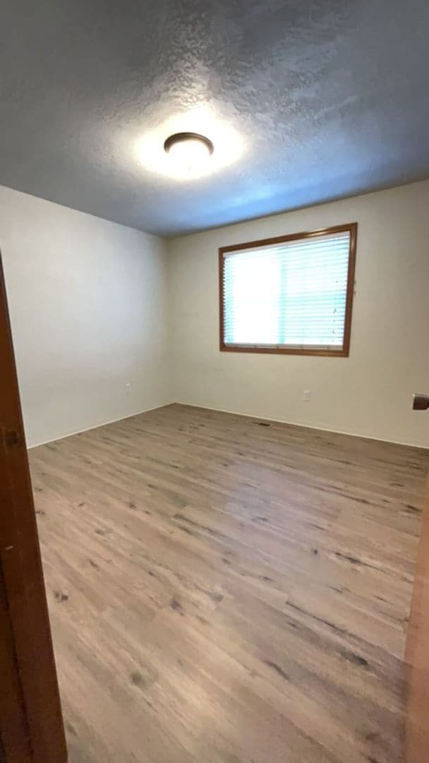 Building Photo - 3 Bedroom 2 Bath Single Family Home with F...