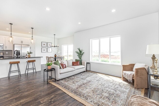 Building Photo - 3 Bed 2.5 Bath Single Family Home