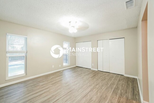 Building Photo - 4 Bedroom Pet-Friendly Home in Valrico, FL with Main Street Renewal
