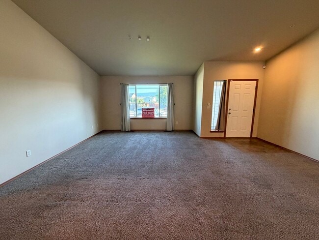 Building Photo - Now renting 3 bedroom House