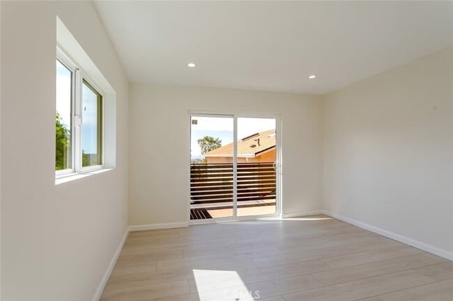 Building Photo - 10787 Las Lunitas Ave