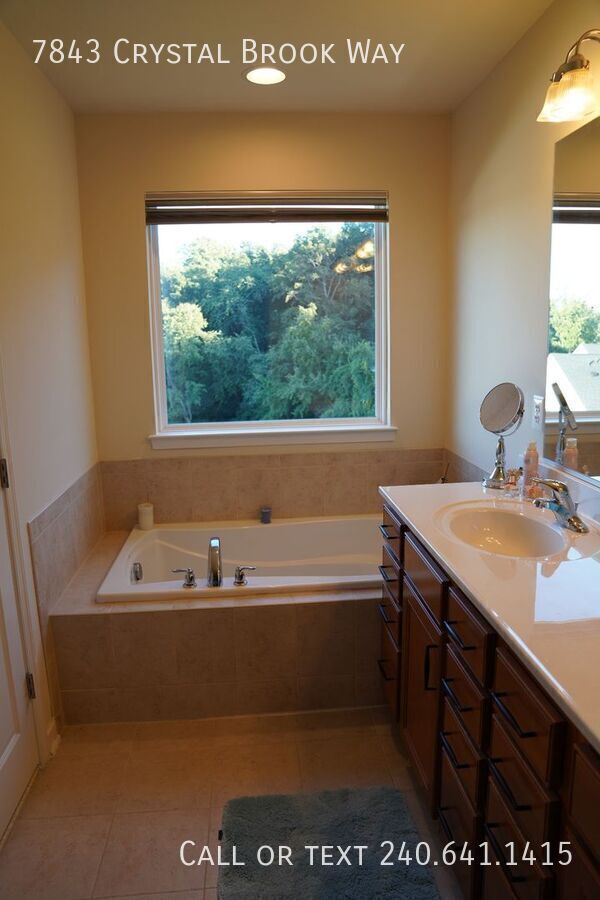 Building Photo - 7843 Crystal Brook Way