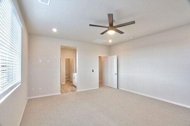 Building Photo - 5 BEDROOMS SOLAR AUDIE MURPHY RANCH