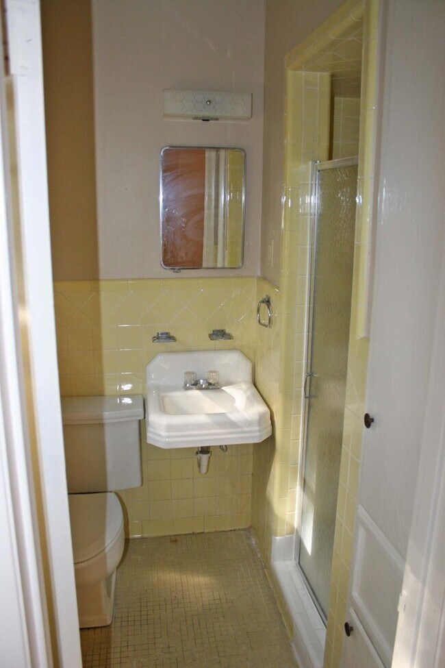 Building Photo - Lovely 3 Bdrm 2 Bath Home in Denton Texas w Large Shaded Yard