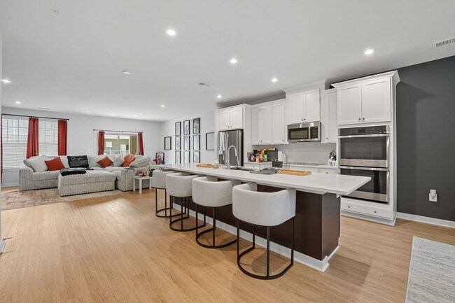 Building Photo - 709 Thomas Ln