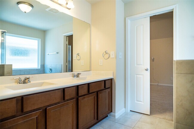 Building Photo - 7115 Ironwood Forest Dr