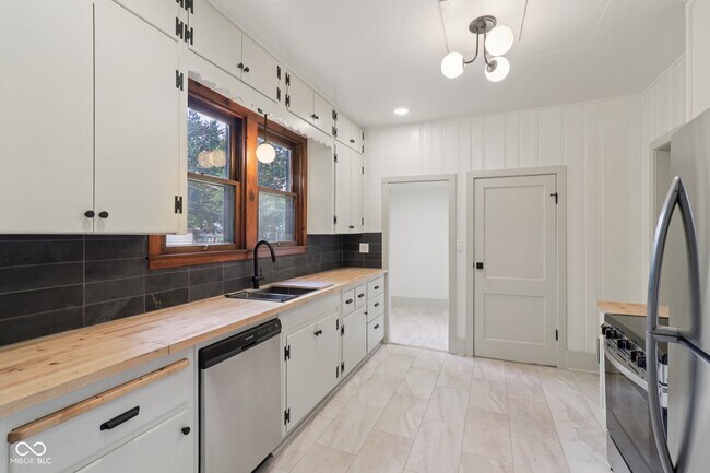 Building Photo - 615 N Grant Ave