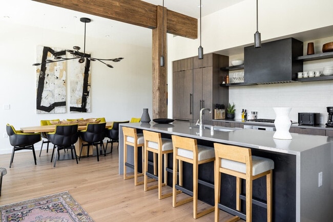 Building Photo - 4 Boathouse Way