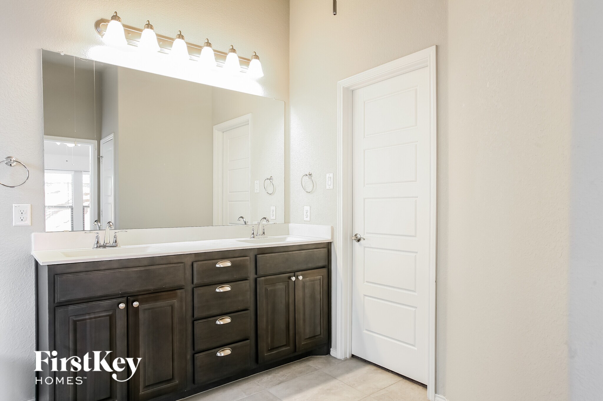 Building Photo - 1020 Deer Valley Dr